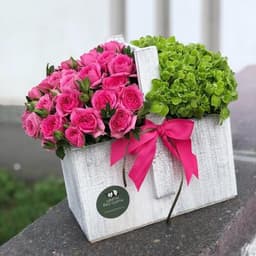 Яркий цветочный ящик с гортензией и Розами0